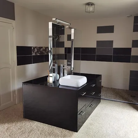 Avec Piscine A 10 Min Du Circuit Des 24h Du Mans Spay