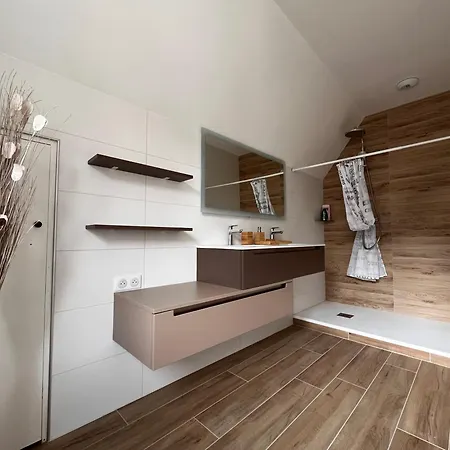 Avec Piscine A 10 Min Du Circuit Des 24h Du Mans Spay