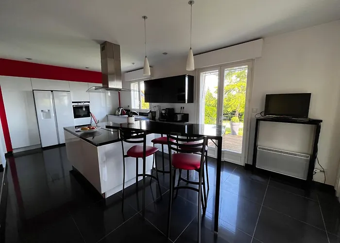 Avec Piscine à 10 Min Du Circuit Des 24h Du Mans Villa